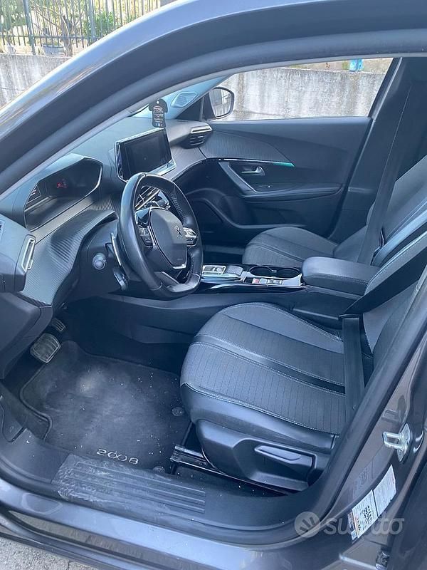 Usata Peugeot 2008 131 CV (96 kW) 2022 Grigio SUV
