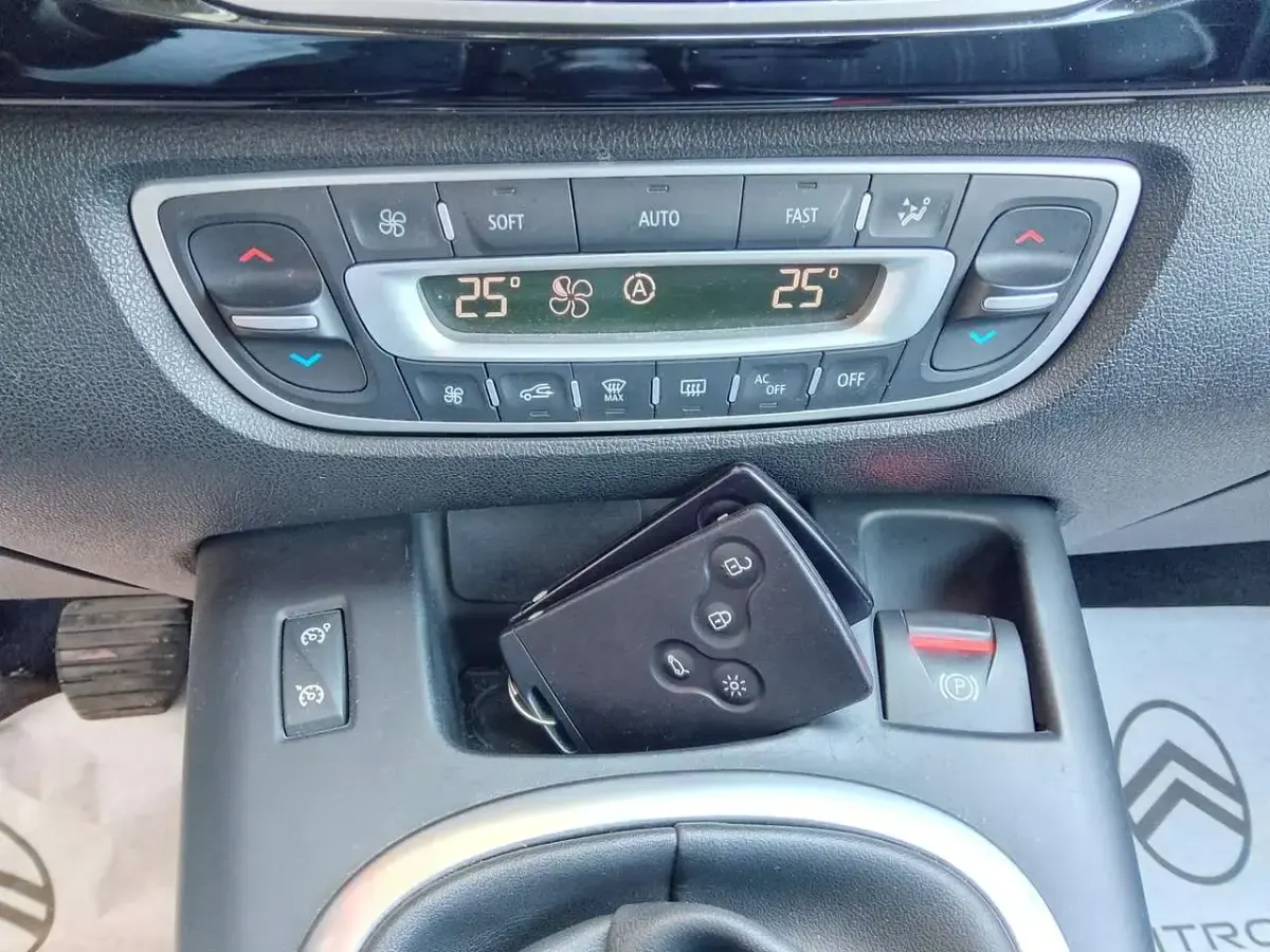Usata Renault Scénic III 110 CV (80 kW) 2013 Bianco Monovolume