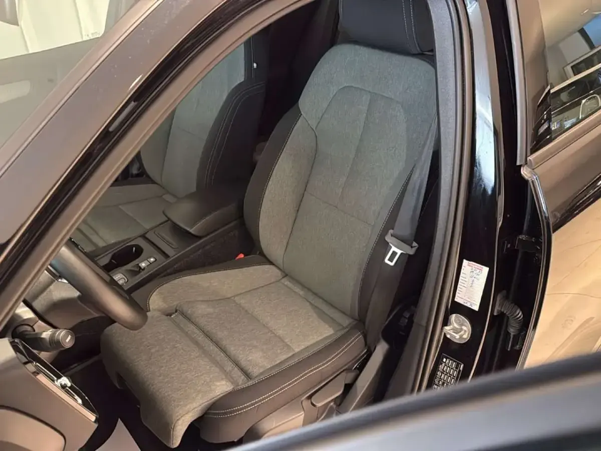 Usata Volvo XC40 Core 197 CV (144 kW) 2024 Nero SUV