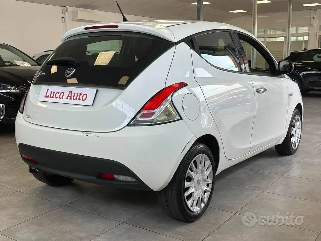 Usata Lancia Ypsilon 69 CV (50 kW) 2013 Bianco Utilitaria