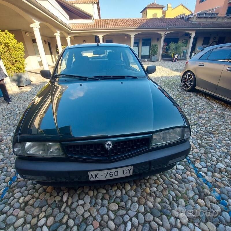 Usata Lancia Delta 103 CV (75 kW) 1996 Verde Utilitaria