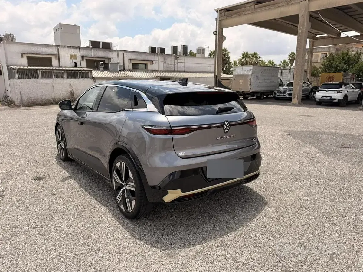 Usata Renault Megane E-Tech Iconic 55 kW (75 CV) 2023 Berlina