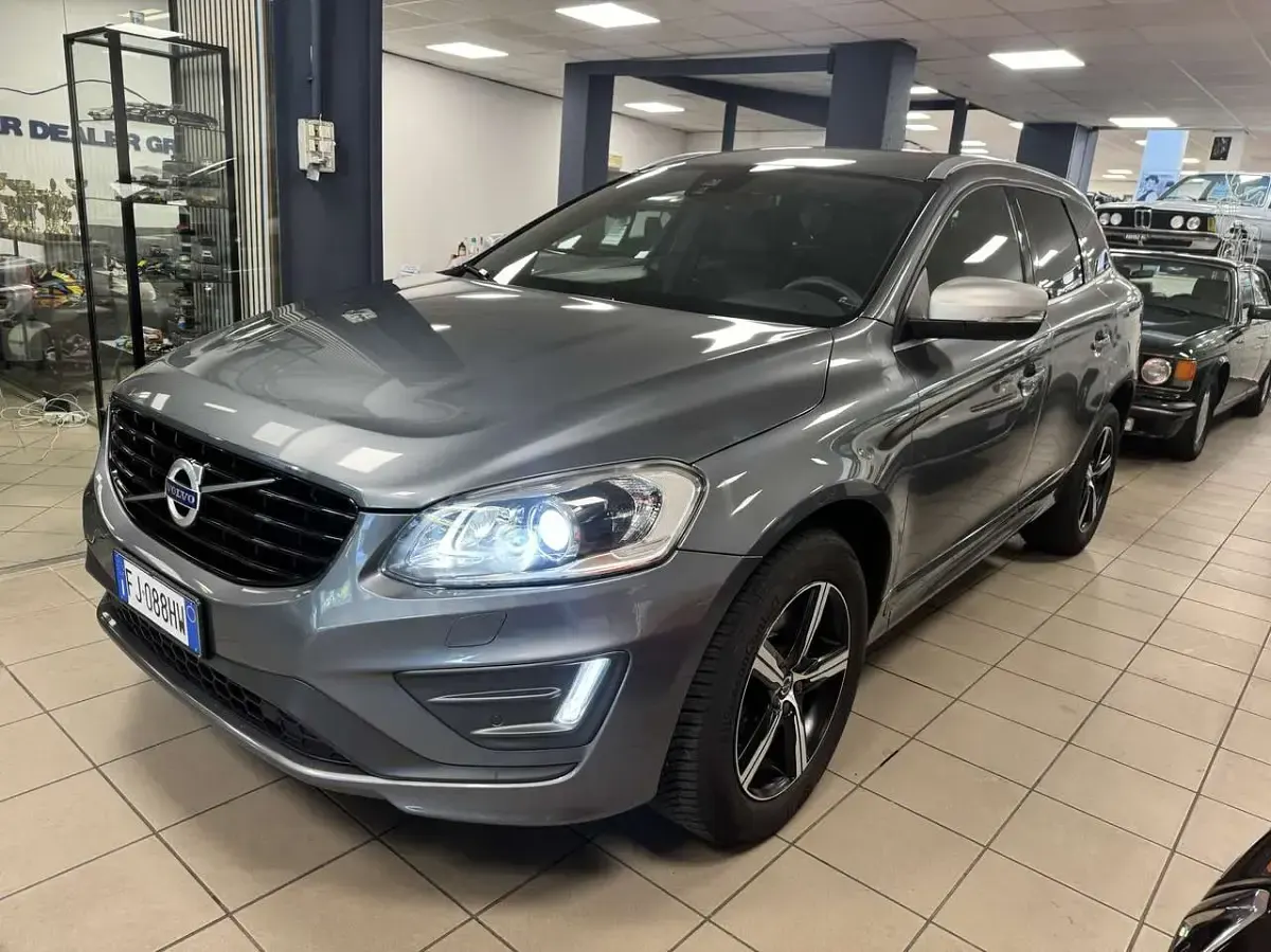 Usata Volvo XC60 R-Design 190 CV (139 kW) 2017 Grigio SUV