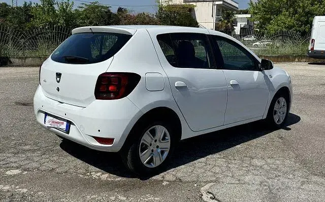 Usata Dacia Sandero Comfort 75 CV (55 kW) 2019 Bianco Berlina