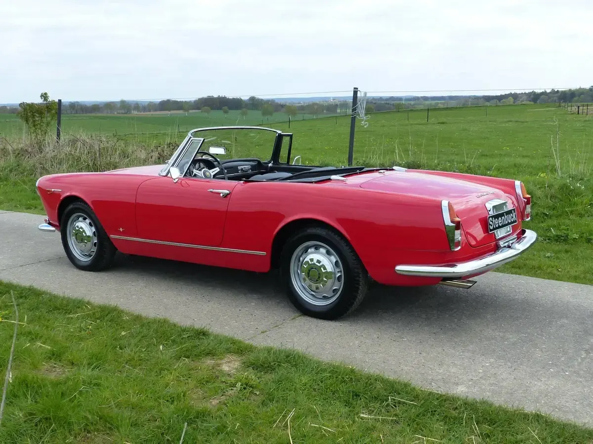 Usata Alfa Romeo 2600 145 CV (106 kW) 1963 Rosso Cabrio