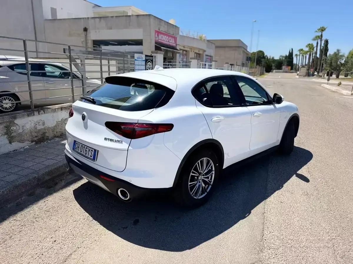 Usata Alfa Romeo Stelvio Business 160 CV (117 kW) 2022 Bianco SUV