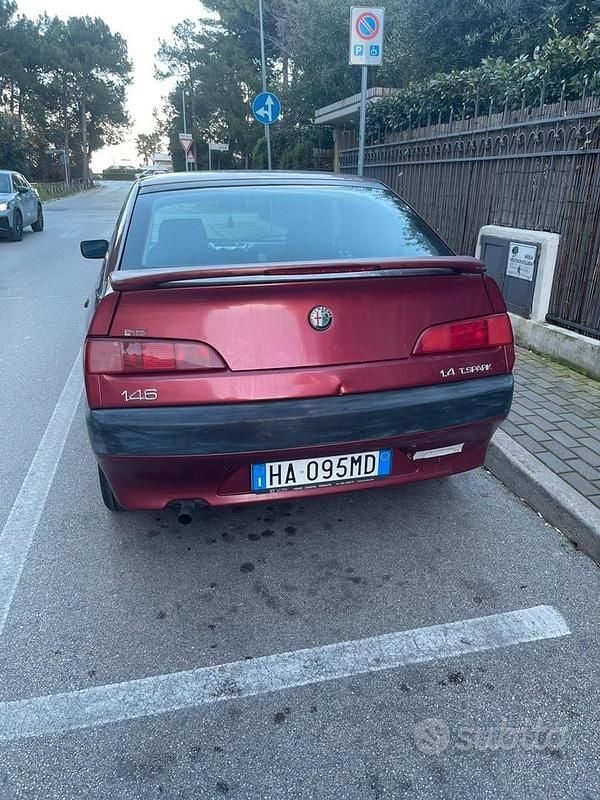 Usata Alfa Romeo 146 103 CV (75 kW) 1997 Rosso Utilitaria