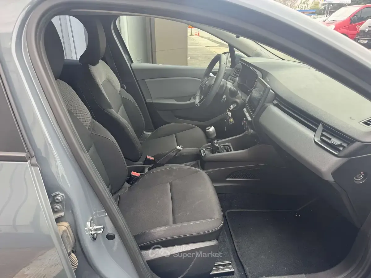 Usado Renault Clio V Intens 101 CV (74 kW) 2020 Gris Berlina