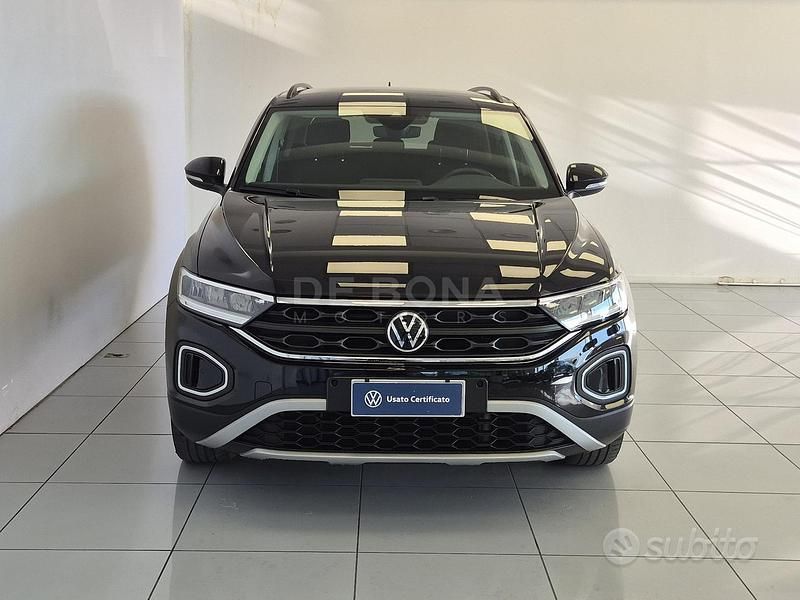 Usata VW T-Roc Life 116 CV (85 kW) 2024 Deep black perlato SUV