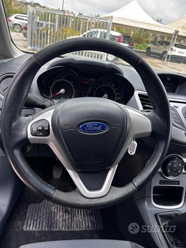 Usata Ford Fiesta Titanium 68 CV (50 kW) 2009 Blu Utilitaria
