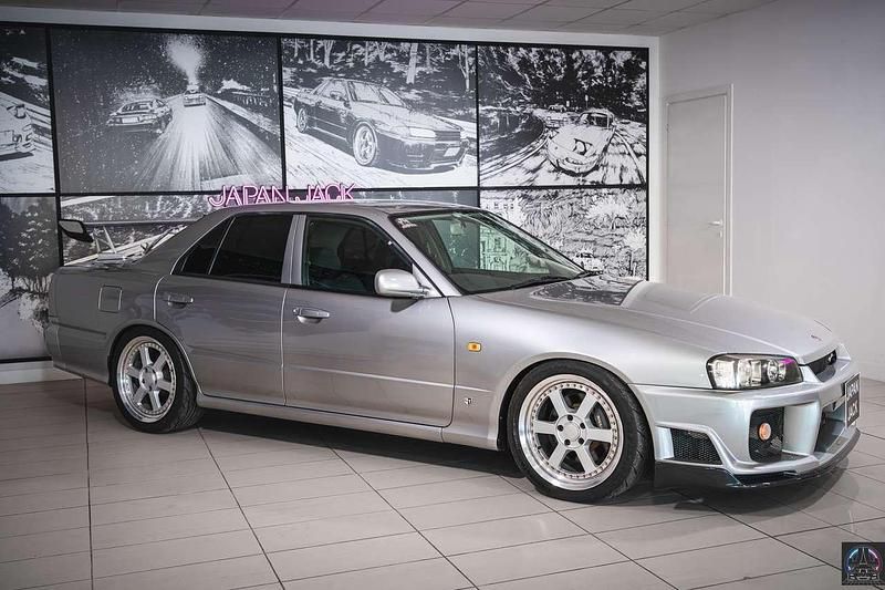 Usata Nissan Skyline 300 CV (220 kW) 2000 Argento Berlina