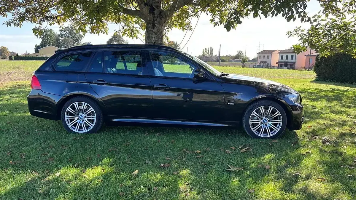 Begagnad BMW 330 M Sport 245 HK (180 kW) 2011 Svart Kombi