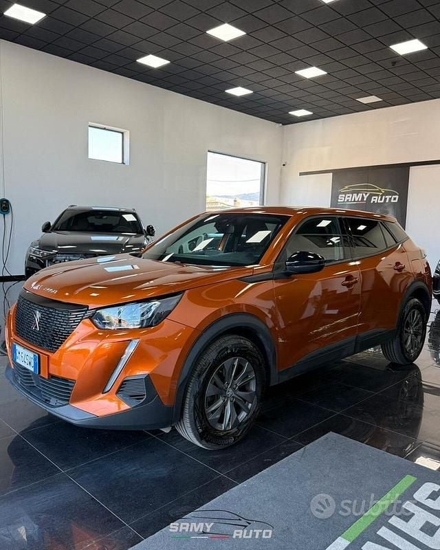 Usata Peugeot 2008 Active 102 CV (75 kW) 2023 Arancione SUV