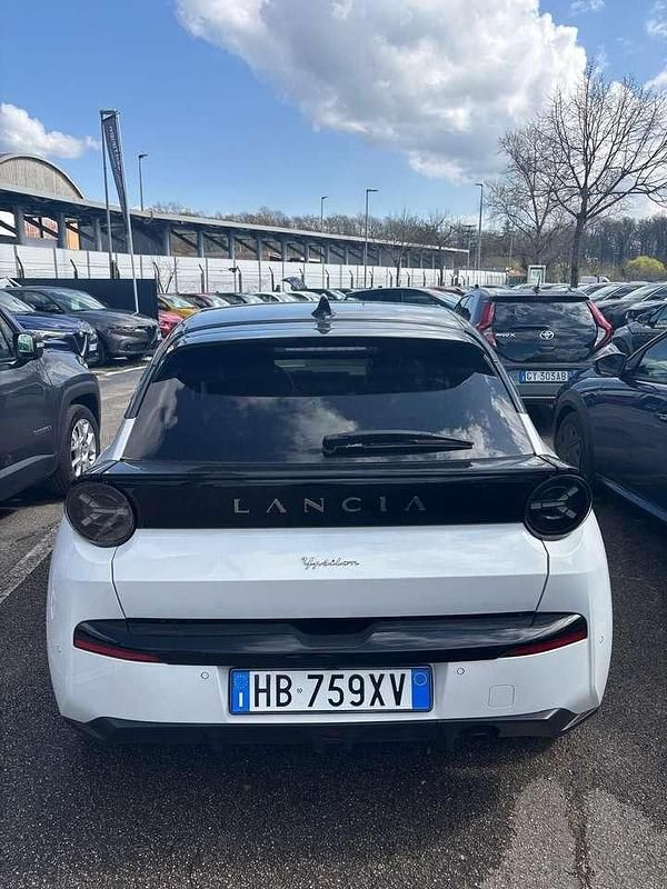 Nuova Lancia Ypsilon 101 CV (74 kW) 2026 Bianco Utilitaria