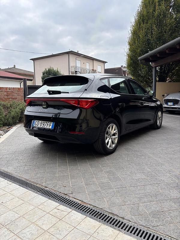 Usata Seat Leon 90 CV (66 kW) 2021 Nero Berlina