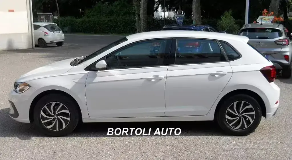 Usata VW Polo Life 95 CV (69 kW) 2023 Bianco Utilitaria