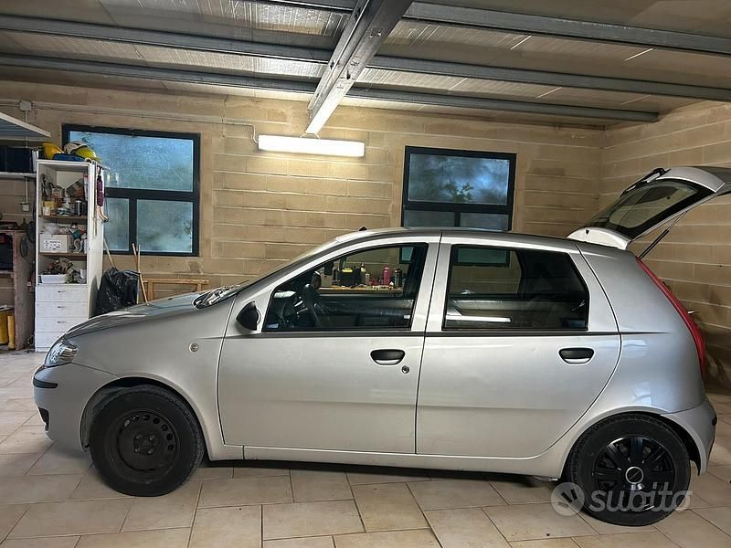 Usata Fiat Punto 77 CV (56 kW) 2010 Grigio Utilitaria