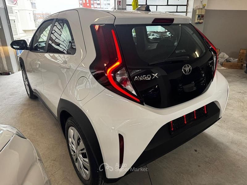 Nuova Toyota Aygo X 92 CV (67 kW) 2026 Bianco SUV