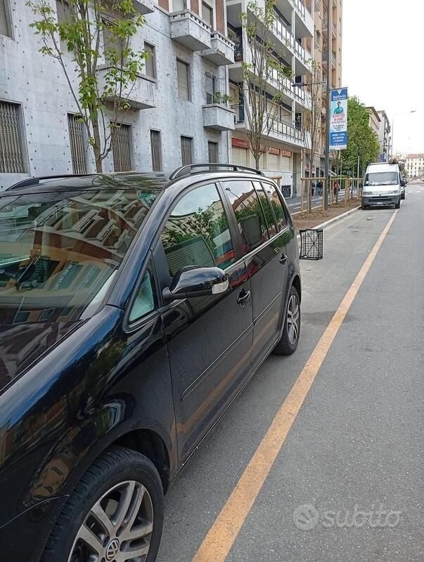 Usata VW Touran 105 CV (77 kW) 2009 Nero Monovolume