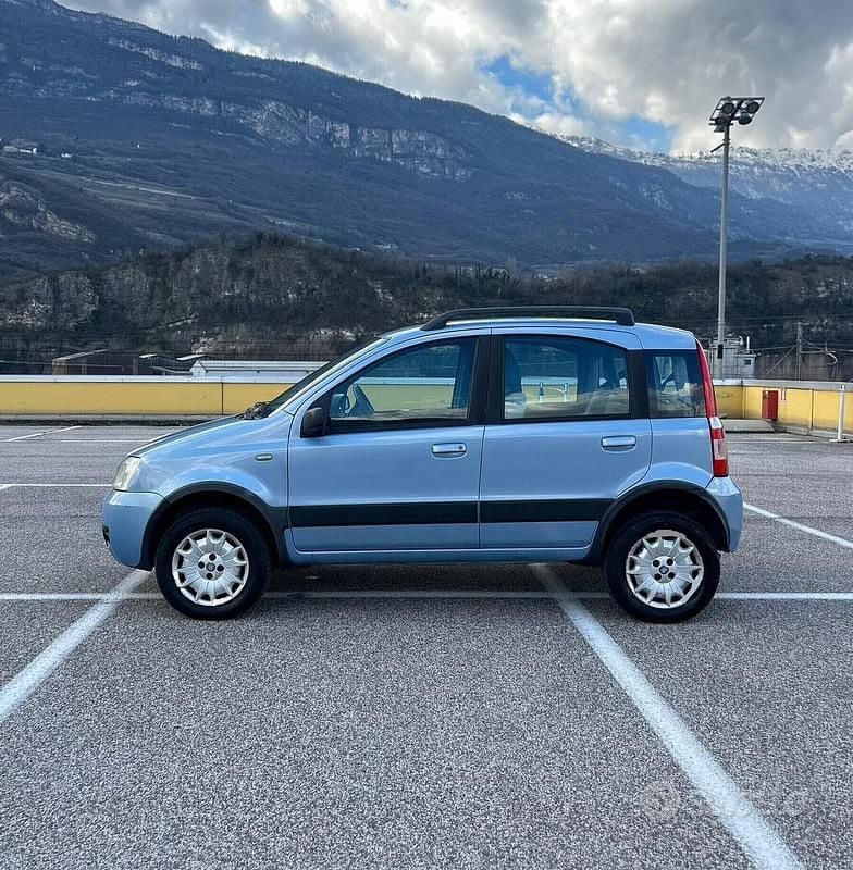 Usata Fiat Panda 4x4 Climbing 60 CV (44 kW) 2009 Blu Utilitaria