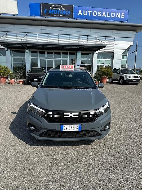 Usata Dacia Sandero Expression 101 CV (74 kW) 2024 Grigio Berlina