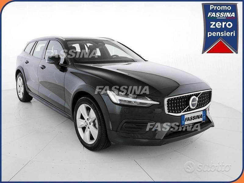 Nero Usata 2023 Volvo V60 CC Core Station wagon | 38.900 € (Ottimo prezzo) - Immagine 1/4