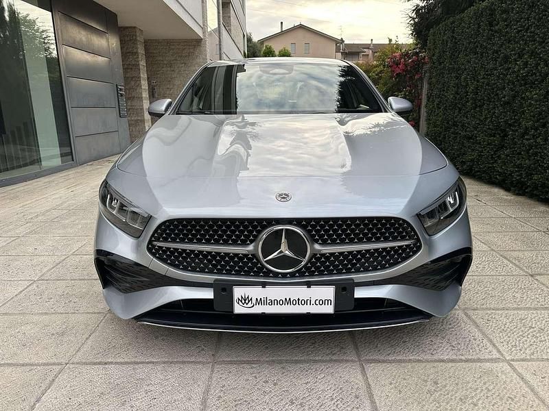 Usata Mercedes A180 AMG Line Premium 136 CV (100 kW) 2025 Nero cosmo Berlina