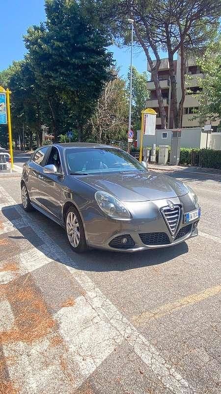 Usata Alfa Romeo Giulietta Exclusive 140 CV (102 kW) 2013 Grigio Utilitaria