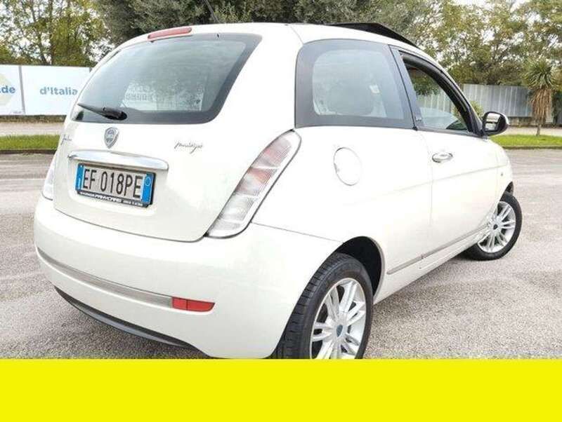 Usata Lancia Ypsilon 75 CV (55 kW) 2011 Bianco Utilitaria