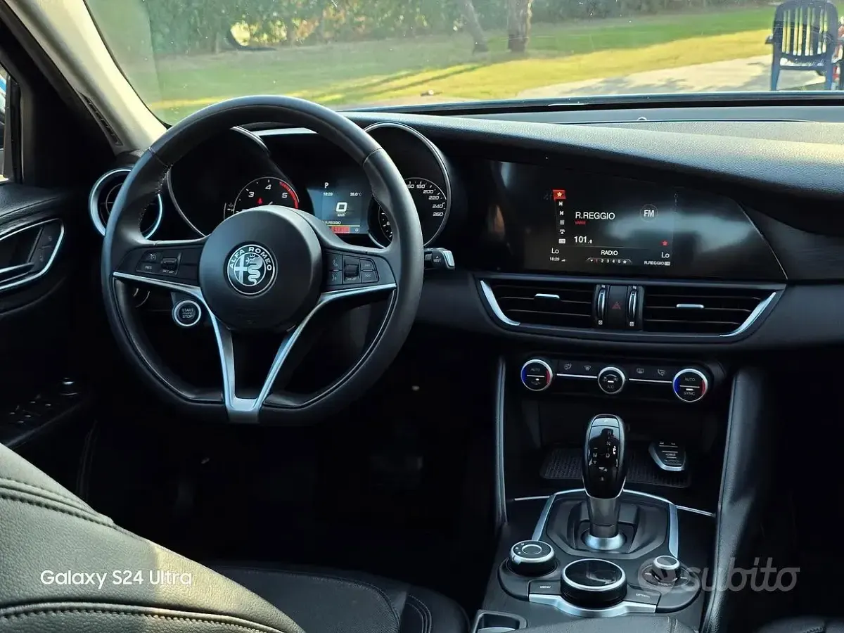 Usata Alfa Romeo Giulia 150 CV (110 kW) 2018 Grigio Berlina