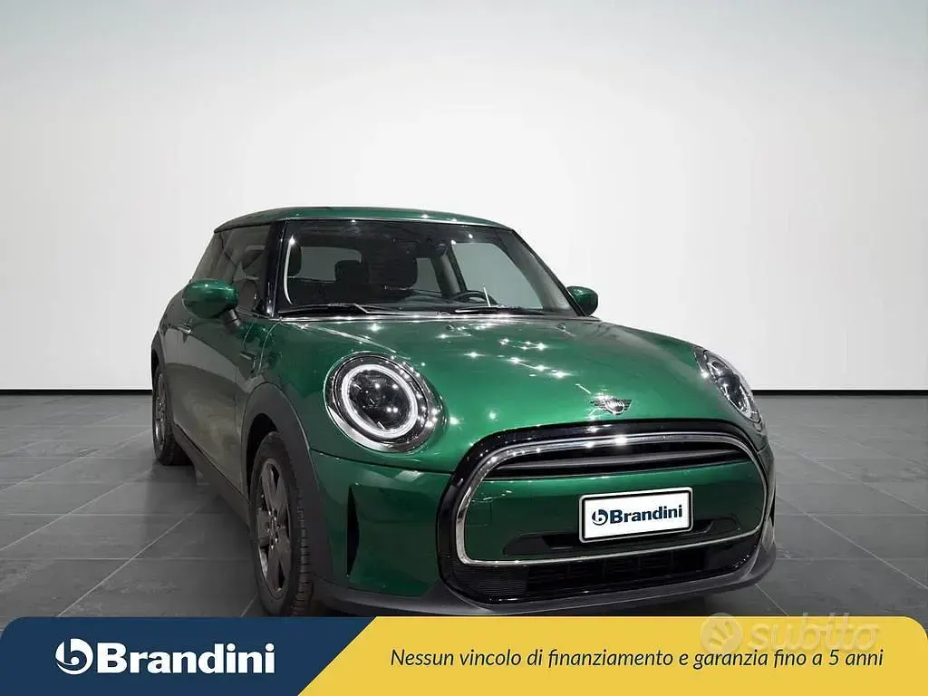 Usata Mini ONE Classic 102 CV (75 kW) 2022 Verde met. Utilitaria