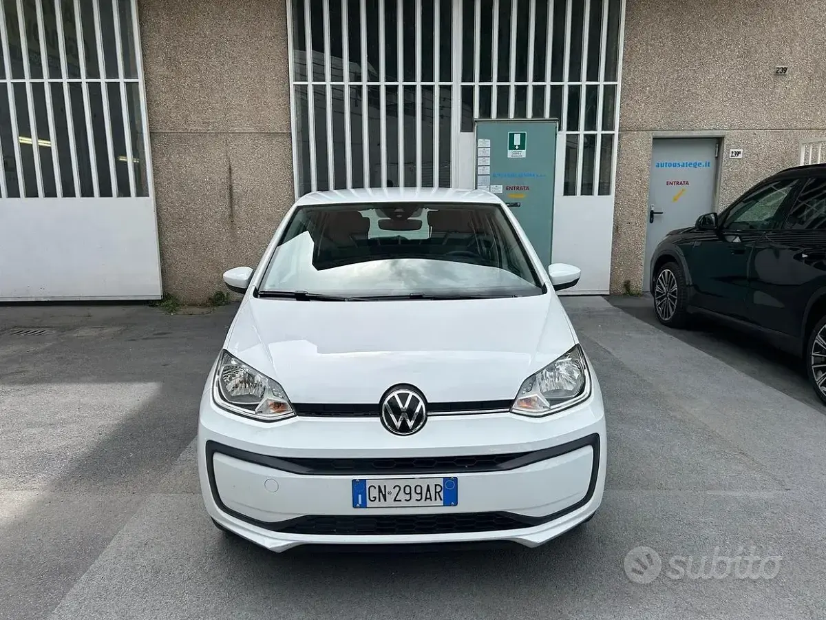 Usata VW up! Move 65 CV (47 kW) 2023 Bianco Utilitaria