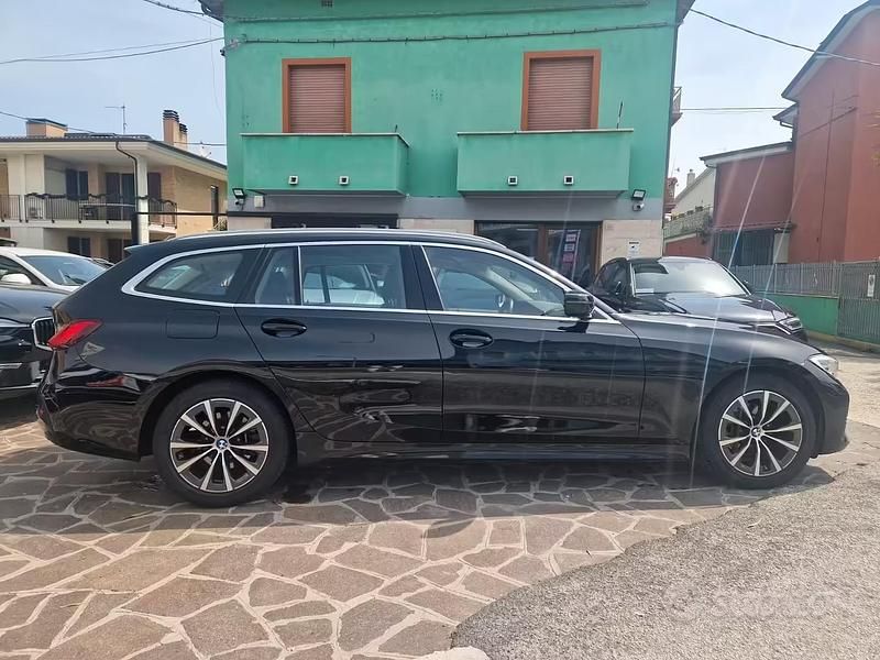 Usata BMW 318 Advantage 150 CV (110 kW) 2020 Nero Station wagon