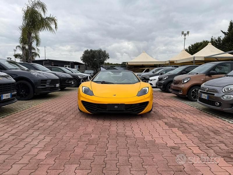 Usata McLaren MP4-12C 625 CV (459 kW) 2014 Giallo Coupé