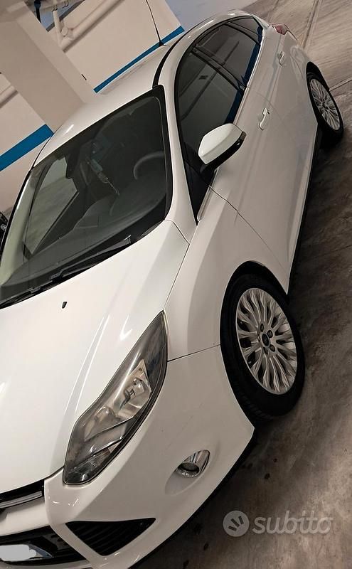 Usata Ford Focus Titanium 95 CV (69 kW) 2012 Bianco Berlina