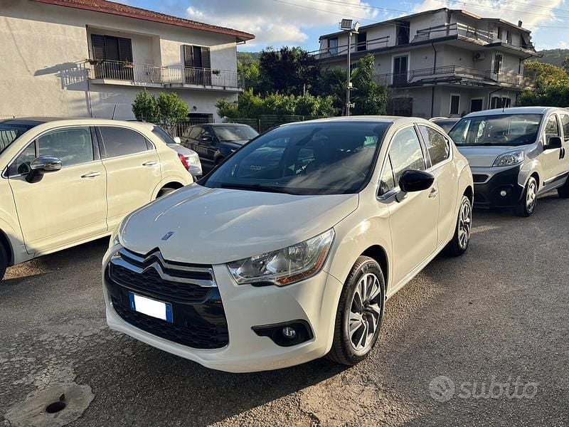 Bianco Usata 2015 DS Automobiles DS4 So Chic Tre volumi | 9900 € (Molto cara) - Immagine 1/4