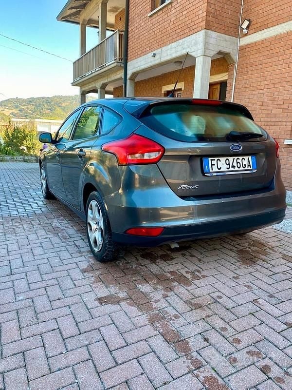 Usata 2016 Ford Focus Tre volumi | 6500 € (Ottimo prezzo) - Immagine 1/4