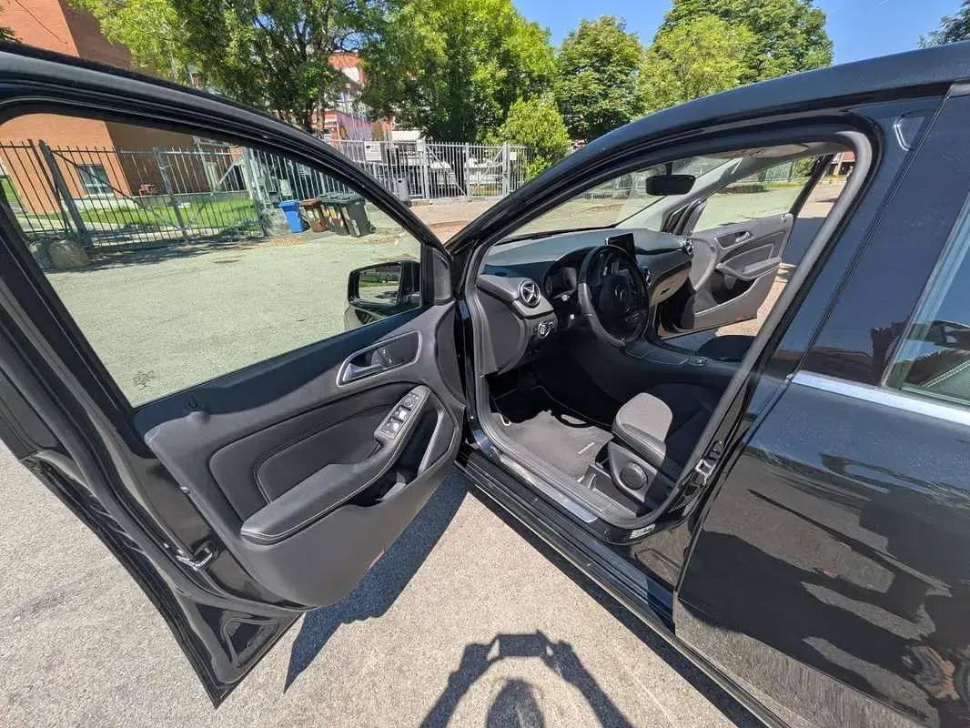 Usata Mercedes B180 Business 109 CV (80 kW) 2015 Nero Utilitaria