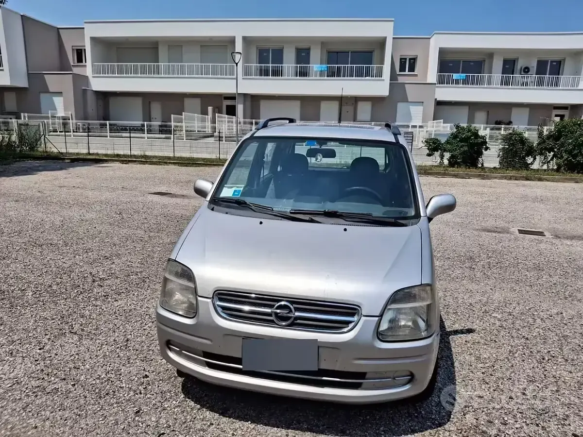 Usata Opel Agila 58 CV (42 kW) 2002 Grigio Monovolume
