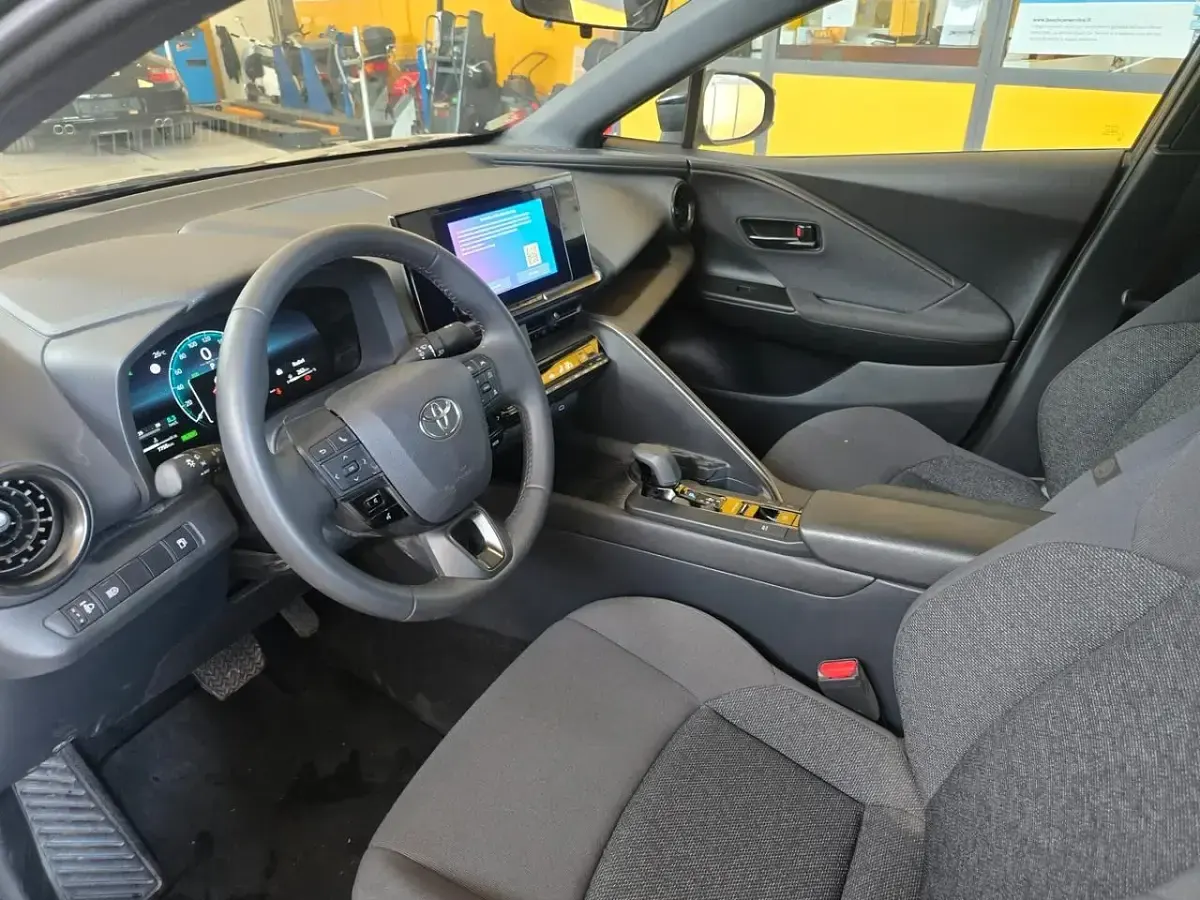 Usata Toyota C-HR Active 97 CV (71 kW) 2024 Grigio SUV