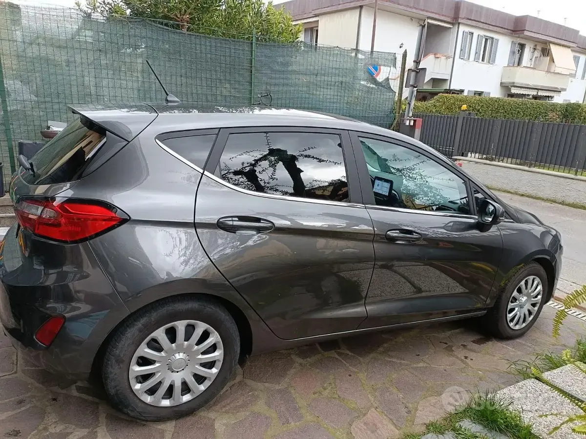 Occasion Ford Fiesta 70 ch (51 kW) 2023 Gris Citadine