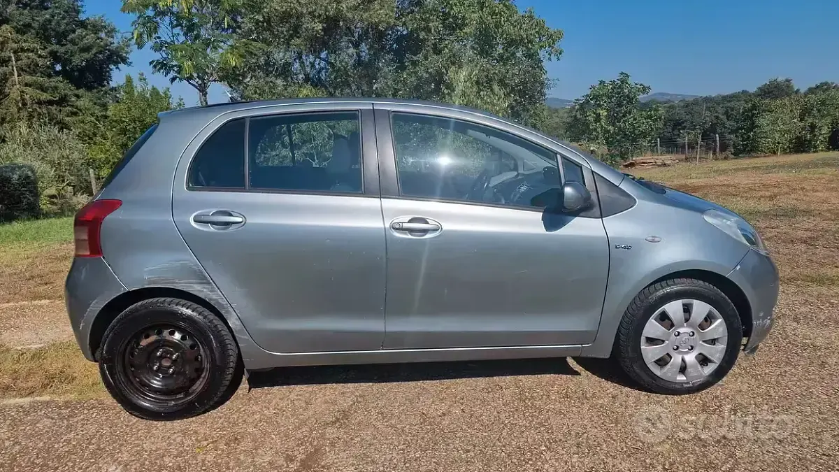 Usata Toyota Yaris Sol 90 CV (66 kW) 2006 Grigio Berlina