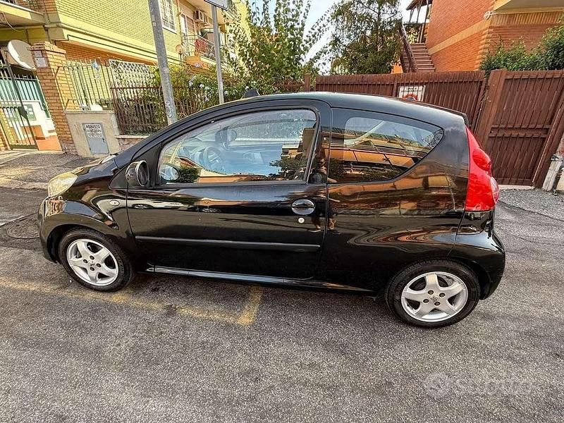 Usata Peugeot 107 68 CV (50 kW) 2008 Nero Utilitaria