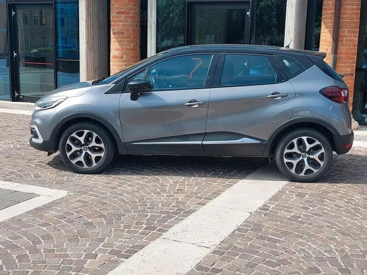 Usata Renault Captur Intens 110 CV (80 kW) 2017 Grigio SUV