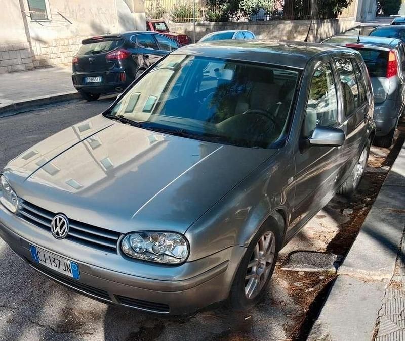 Usata VW Golf IV Highline 105 CV (77 kW) 2003 Berlina