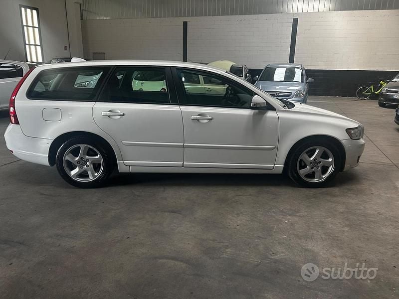 Usata Volvo V50 115 CV (84 kW) 2012 Bianco Station wagon