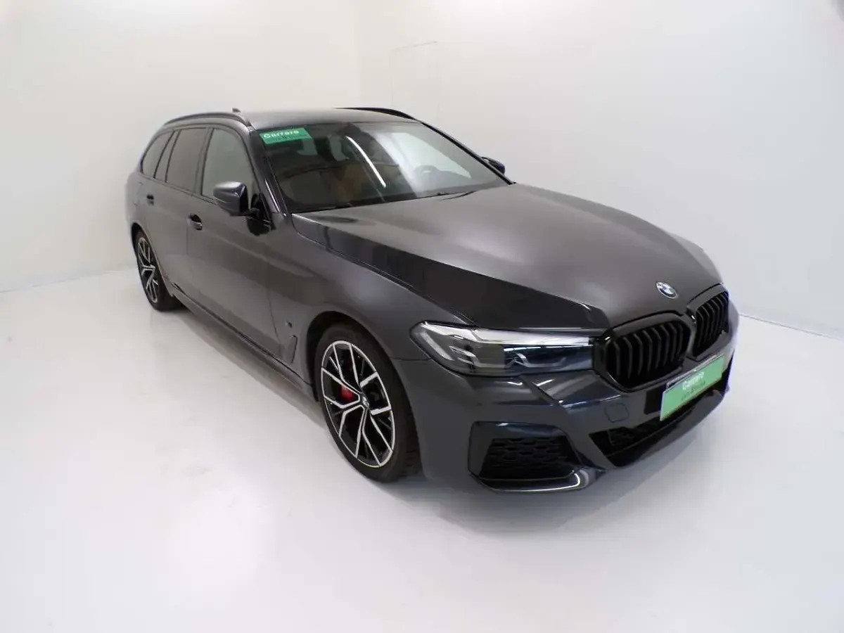 Usata BMW 530 M Sport 249 CV (183 kW) 2021 Grigio palladio Station wagon