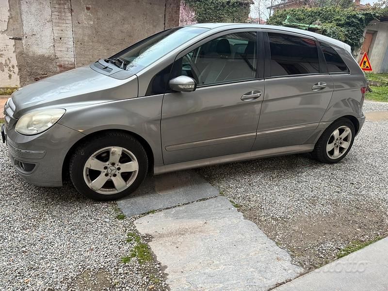 Usata Mercedes B150 2007 Grigio Monovolume