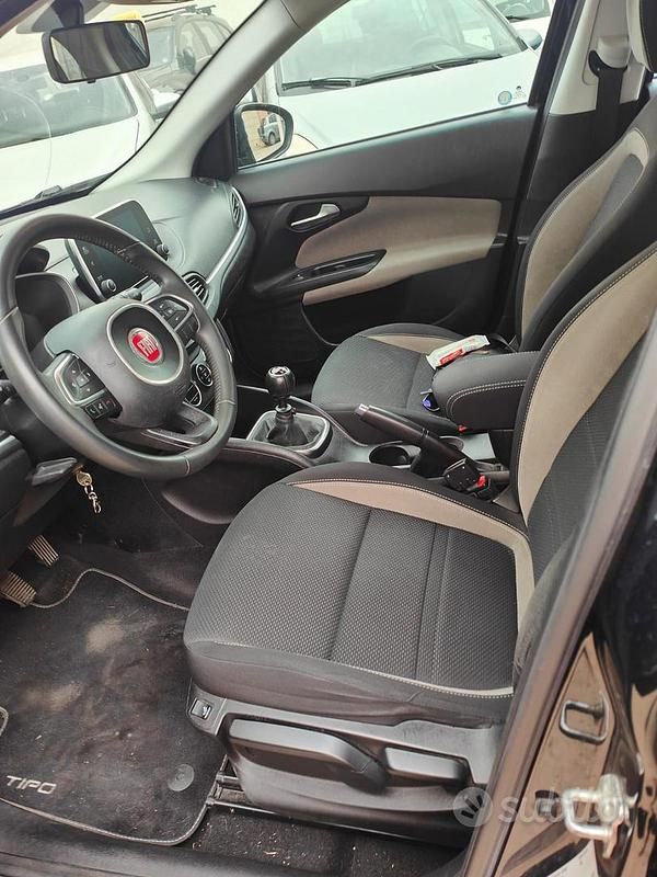 Usata Fiat Tipo Lounge 120 CV (88 kW) 2017 Blu/azzurro Station wagon