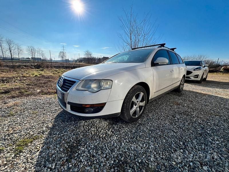 Bianco Usata 2009 VW Passat Tre volumi | 1250 € - Immagine 1/4